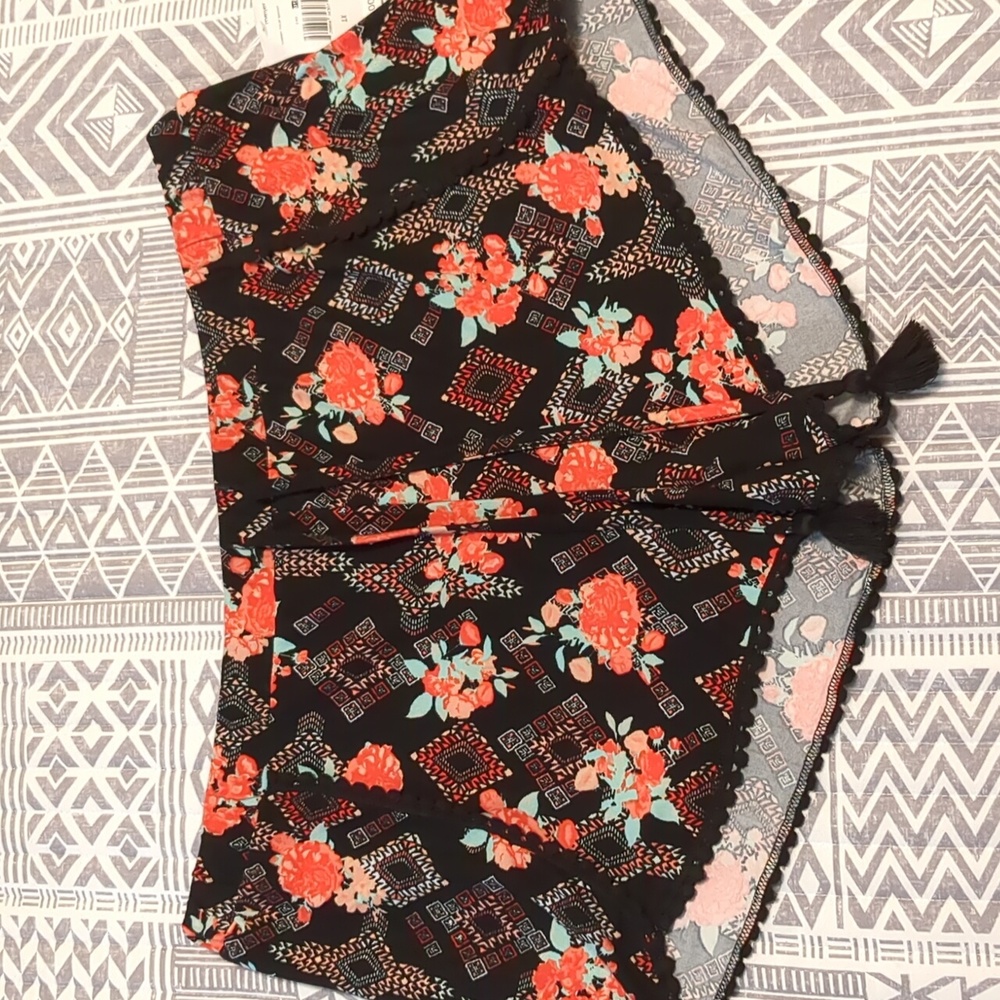 Derek ❤️ Heart Yummy Tulip Shorts